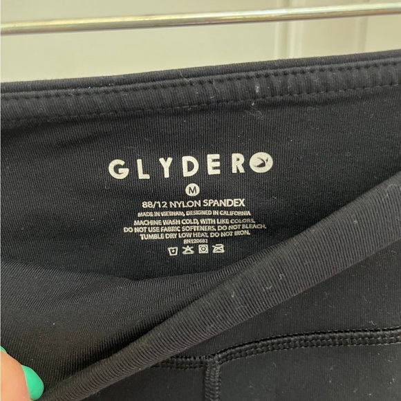 Glyder black leggings side cut out size medium - Picture 3 of 4